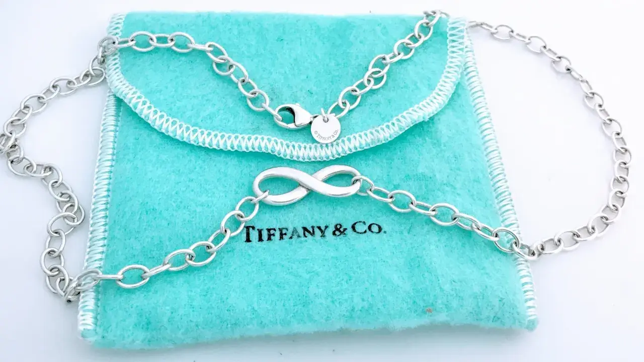 Tiffany & Co naszyjnik – odkryj najlepsze modele i ceny, które zachwycą