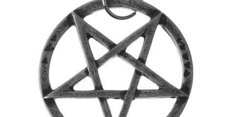 Pentagram naszyjnik znaczenie: odkryj jego głęboką symbolikę i moc