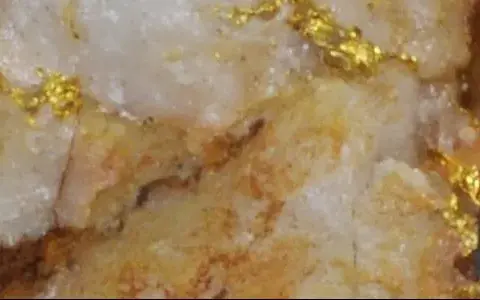 Gdzie szukać złota w ziemi? Odkryj najlepsze miejsca i metody