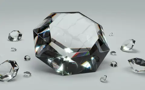 Wielki, błyszczący diament otoczony mniejszymi kamieniami. To właśnie co to diament – symbol luksusu i piękna, odbijający światło.