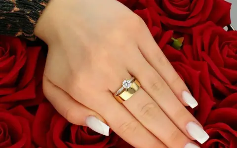 Pierścionek jak obrączka – elegancka biżuteria łącząca style