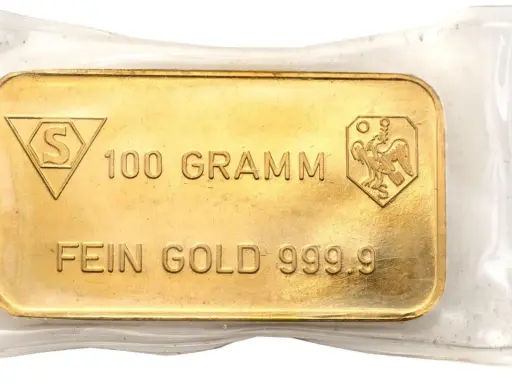 Sztabka złota 999.9 o wadze 100 gramów, w opakowaniu ochronnym.